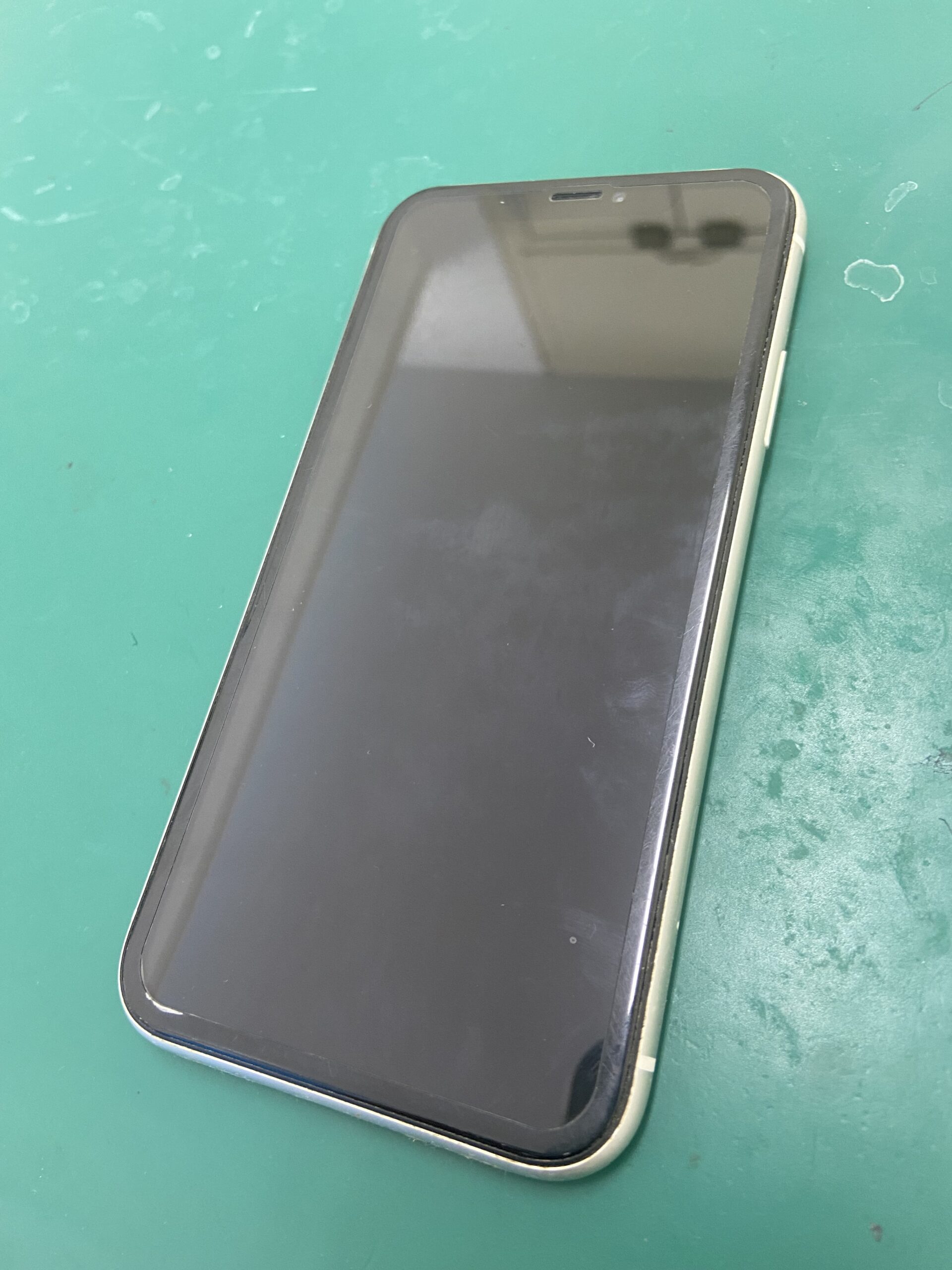 【iPhone XR カメラレンズ割れ】iPhoneのカメラレンズガラス割れ！！細かい箇所の修理も最短即日で修理可能なスマホリペア